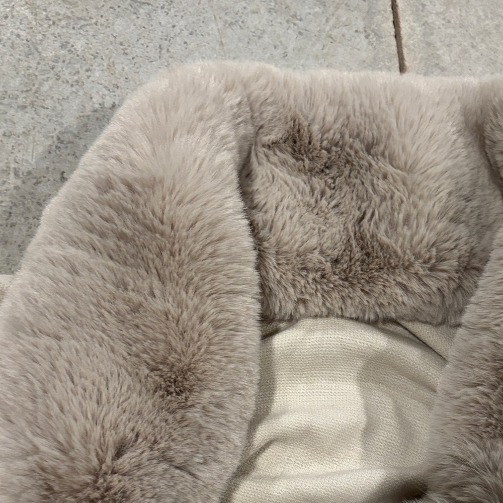 Plush Taupe Faux-Fur Trim Cape - Picture 2 of 2